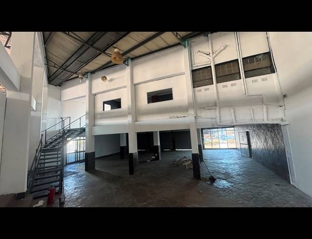 1,900M² WAREHOUSE TO LET IN WYNBERG